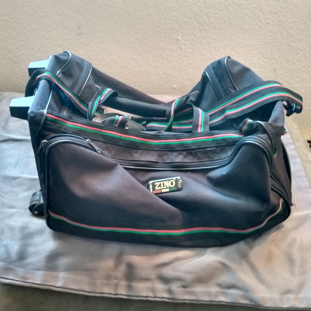 Zino Rolling luggage with multi-way strap